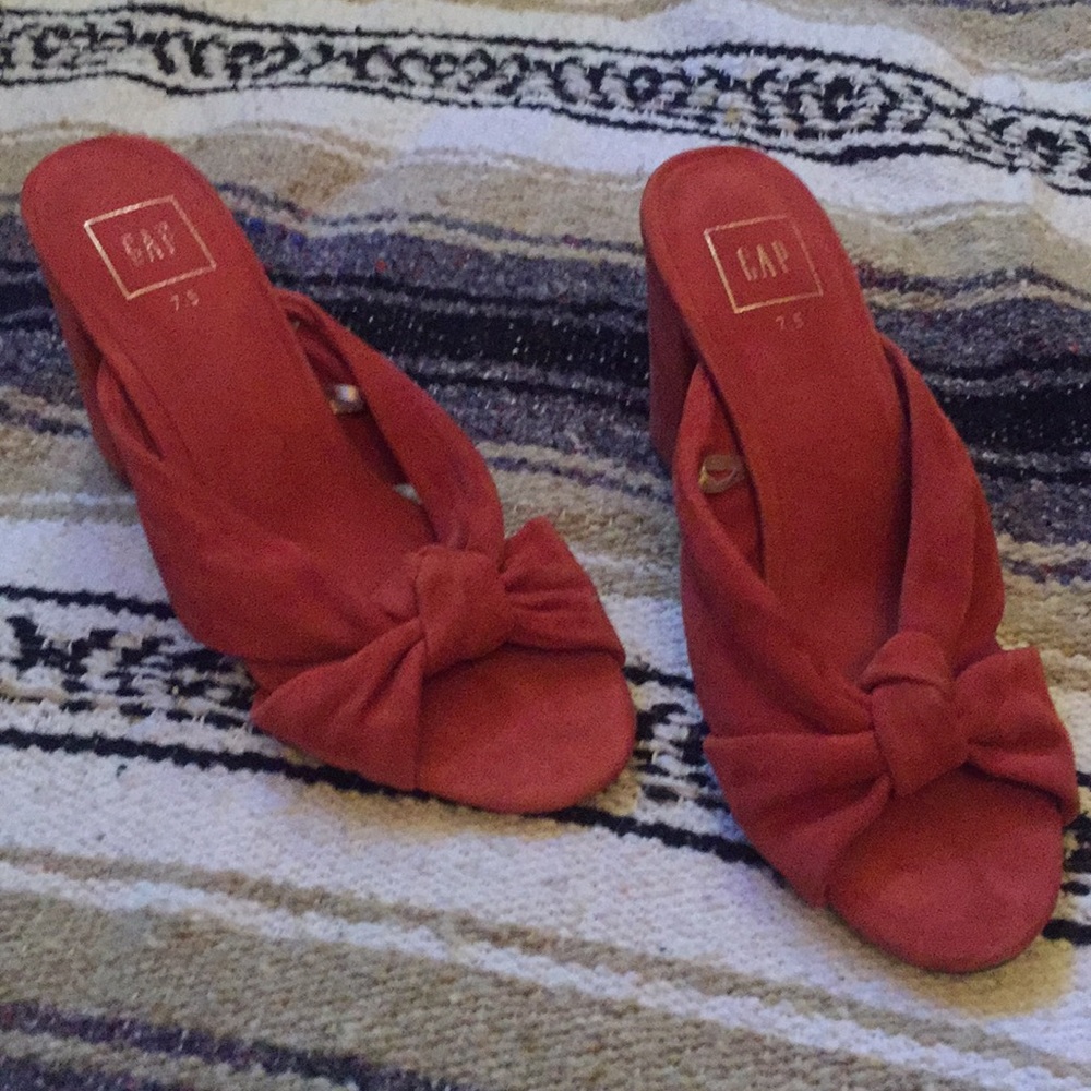 NWOT!! GAP Suede Wedges